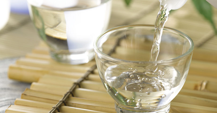 Giấm có tác dụng tẩy vết bẩn mạnh mẽ