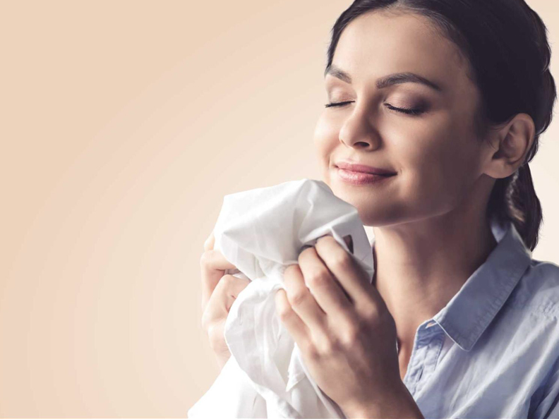 Quần áo thơm dịu khi thêm nước hoa vào lần xả cuối khi giặt ủi